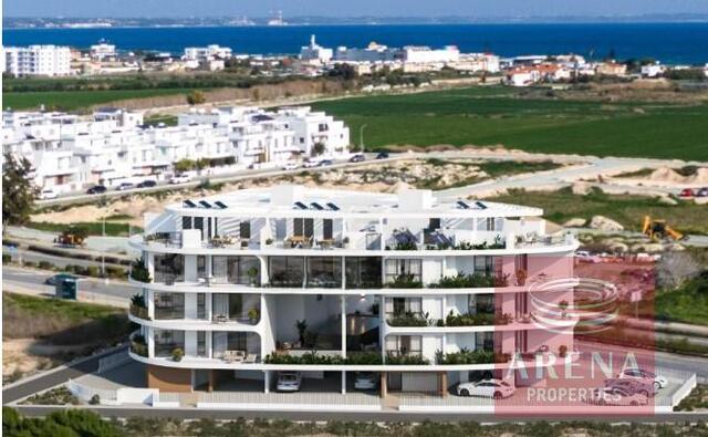 1 BEDROOM APARTMENT WITH EXPANSIVE VERANDA – photo 3