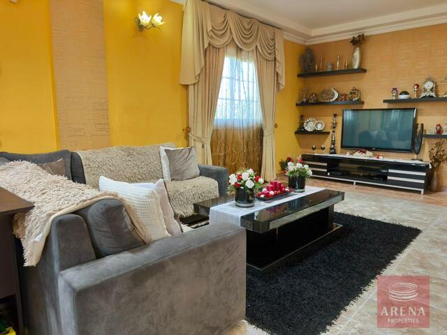 detachedHouse-6a71bbe748959.jpg