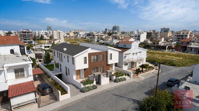 detachedHouse-6a0f40618e5ad.jpg