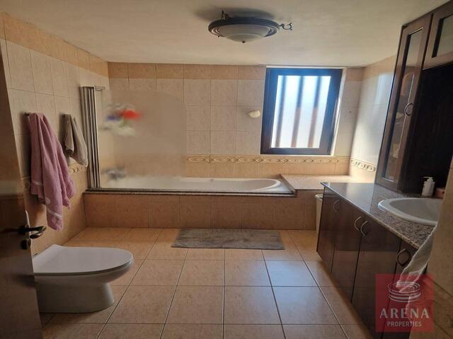 detachedHouse-6a215773d6dee.jpg
