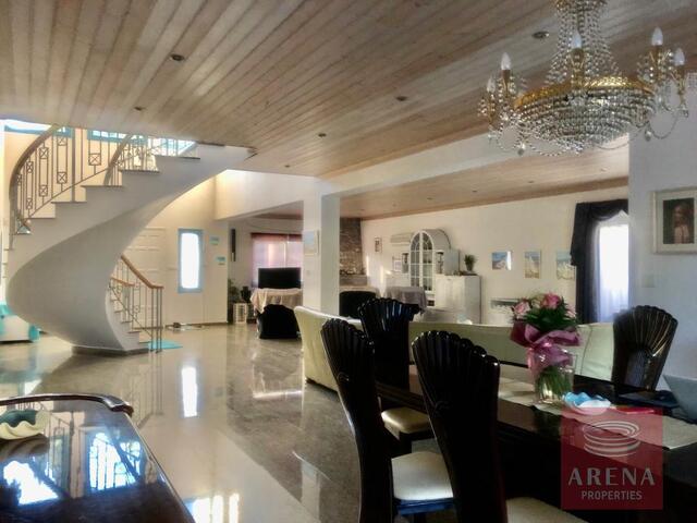 Villa in Pervolia for Rent – photo 10