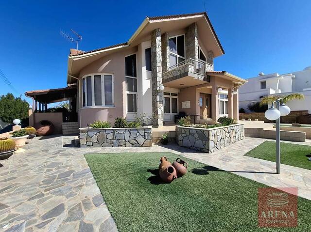 detachedHouse-69a053ca81f77.jpg