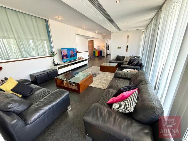 detachedHouse-6a26ac8188e99.jpg