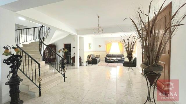 detachedHouse-11-VILLA-IN-ANAFOTIDA-9094.jpg