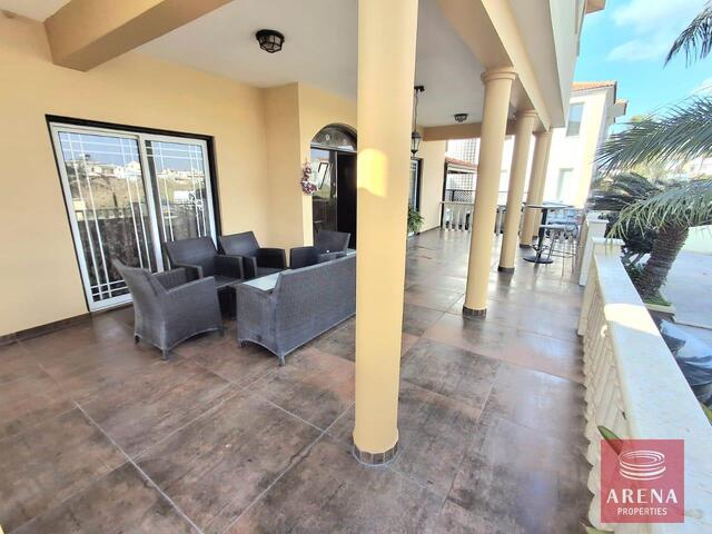 detachedHouse-20-5-BED-VILLA-LIVADIA-9182-6.jpg