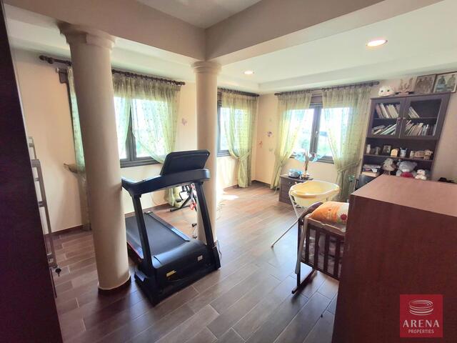 detachedHouse-31-5-BED-VILLA-LIVADIA-9182-6.jpg