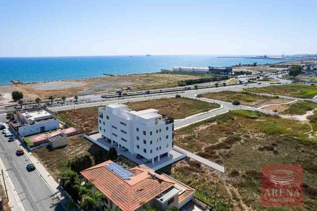 realEstateForBusiness-16-BUILDING-IN-LIVADIA-7660-1.jpg