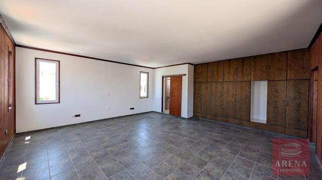 detachedHouse-6a3d67c8e3017-1.jpg