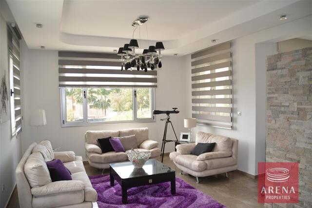 detachedHouse-20-VILLA-CYPRUS-4491.jpg