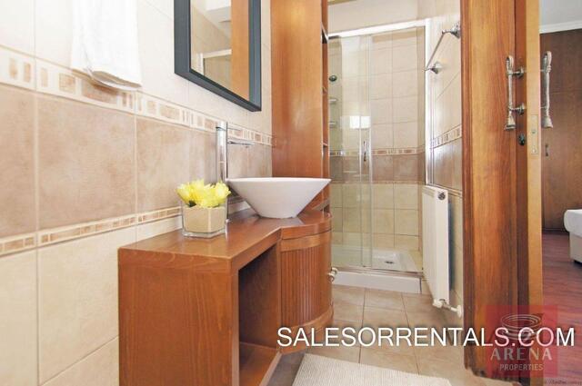 detachedHouse-15-6-BED-villa-in-paralimni-5449.jpg