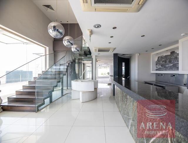 realEstateForBusiness-6996db7241c53-1.jpg