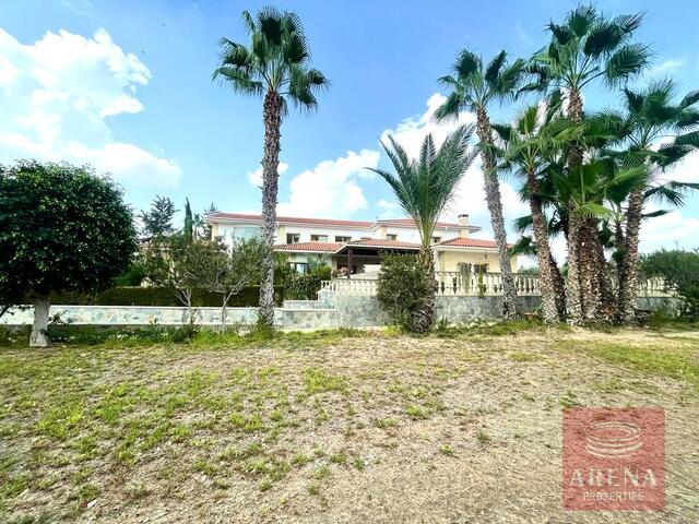 detachedHouse-3-5-bed-villa-in-Alethriko-7500.jpeg