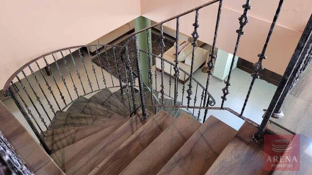 detachedHouse-31-5-Bed-villa-in-Paralimni-5841.jpeg
