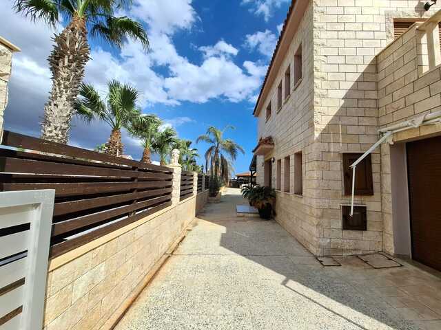 detachedHouse-1-VILLA-AYIA-THEKLA-10250-14.jpg