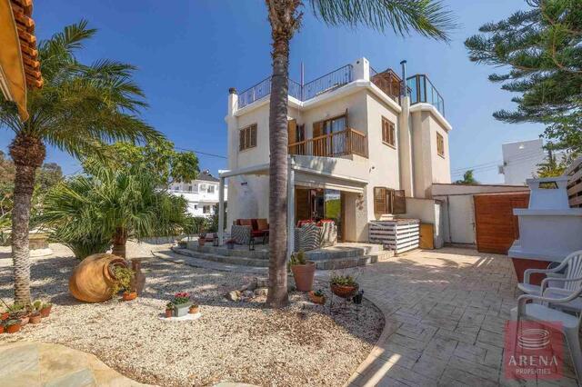 4-Bedroom Villa in the Pernera Area of Protaras – photo 1