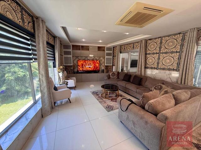detachedHouse-6a21831fbf283-1.jpg