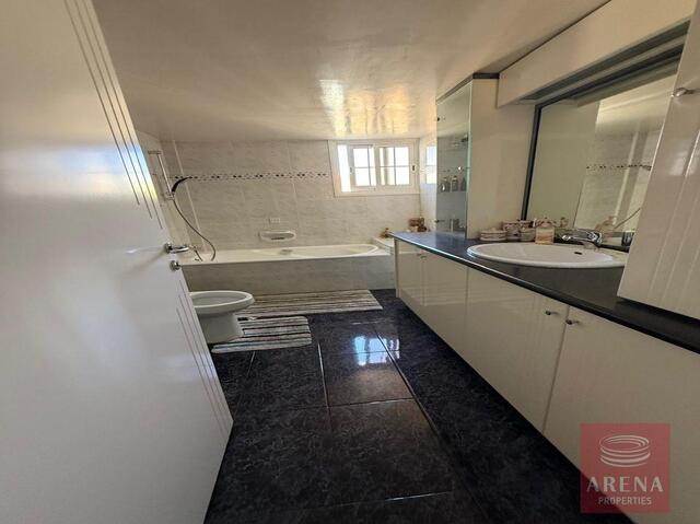 detachedHouse-69ba65650b2a4-1.jpg