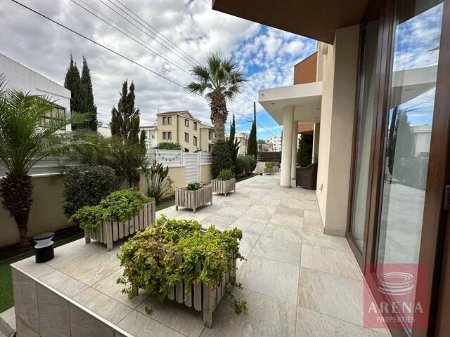detachedHouse-5-4-BED-VILLA-IN-LARNACA-8978.jpg