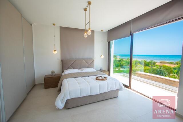 Luxury 5-Bedroom Seafront Villa in Ayia Thekla – photo 20