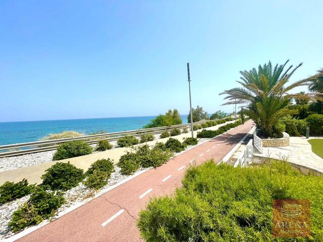 detachedHouse-8-5-BED-VILLA-IN-PERVOLIA-8296.jpg