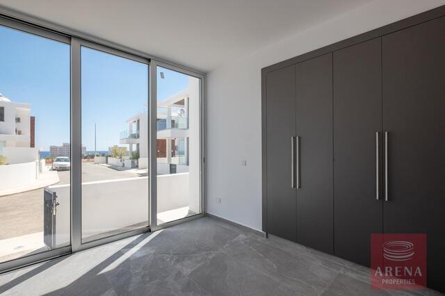 detachedHouse-6a7c25a60b099.jpg
