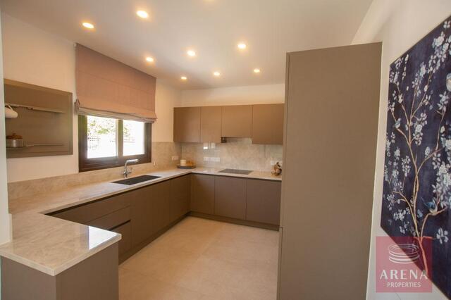 Luxury 5-Bedroom Seafront Villa in Ayia Thekla – photo 18