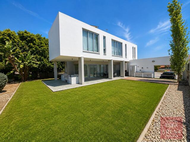 detachedHouse-6a26ac813e394.jpg