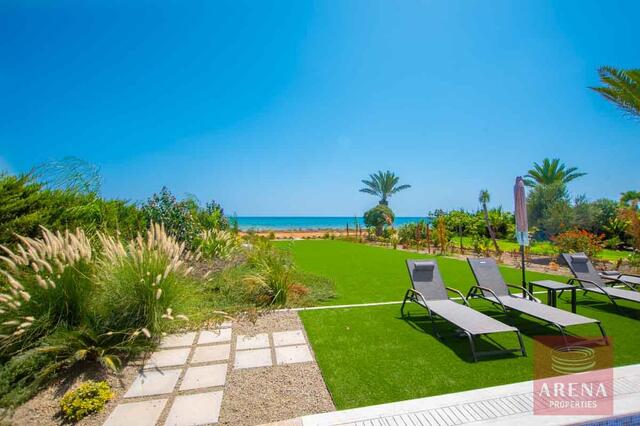 Luxury 5-Bedroom Seafront Villa in Ayia Thekla – photo 4