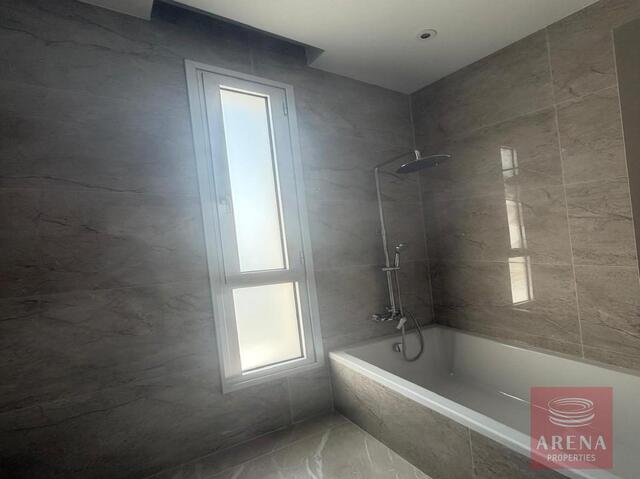 2 Bed Penthouse in New Marina Area – photo 19