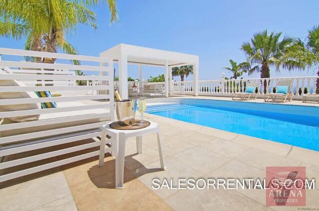 detachedHouse-3-6-BED-villa-in-paralimni-5449.jpg