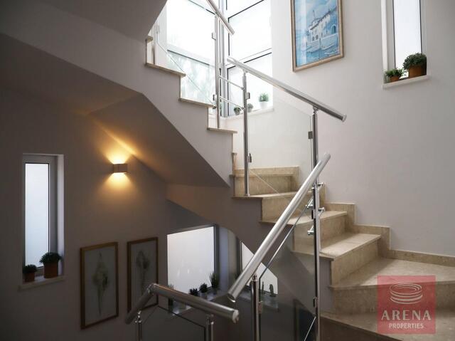 detachedHouse-69b80a15ed73d-1.jpg
