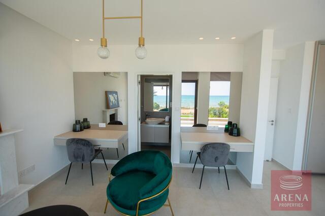 Luxury 5-Bedroom Seafront Villa in Ayia Thekla – photo 23