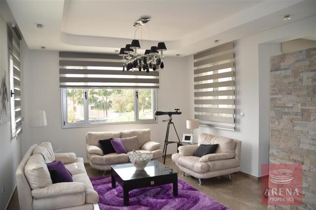 detachedHouse-20-VILLA-CYPRUS-4491.jpeg