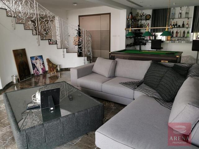 detachedHouse-69aab23e45f34-1.jpg