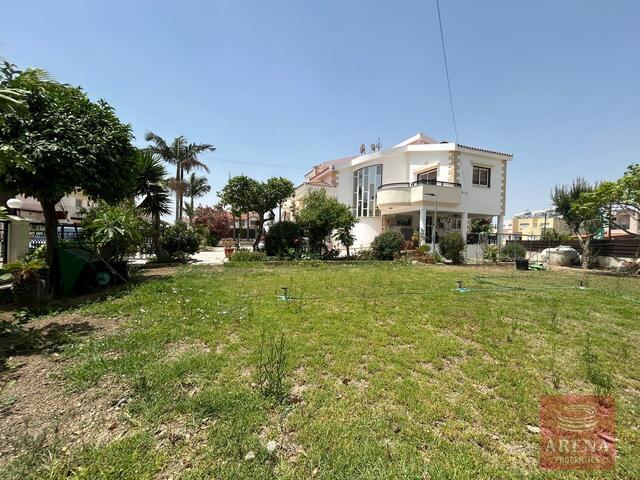 detachedHouse-5-VILLA-DEKELIA-8254.jpg