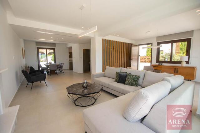 Luxury 5-Bedroom Seafront Villa in Ayia Thekla – photo 10