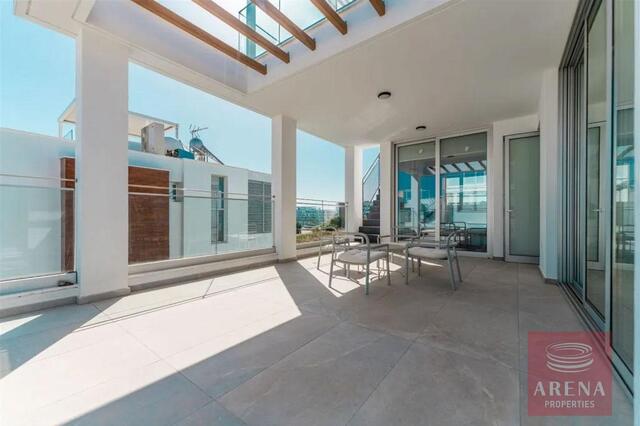 detachedHouse-6a3e7d5f2a7b2.jpg