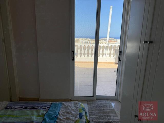 Apartment with Huge Veranda & Sea Views – photo 10