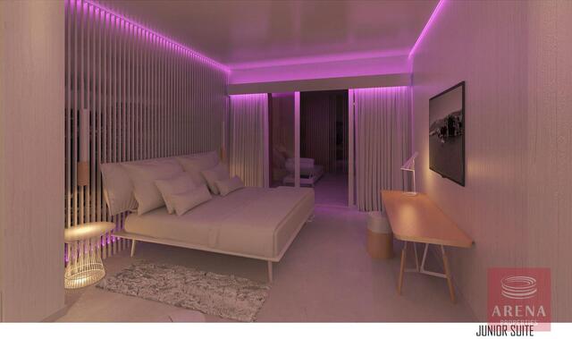 land-Junior-suite-night.jpg