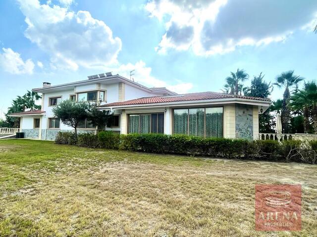 detachedHouse-2-5-bed-villa-in-Alethriko-7500.jpeg