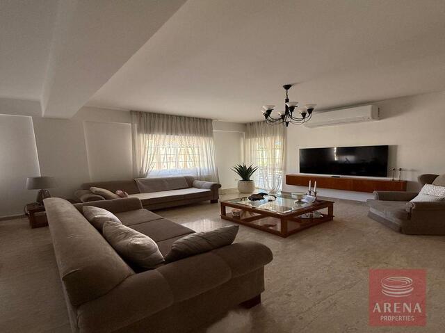 detachedHouse-69ba6564ba12c-1.jpg