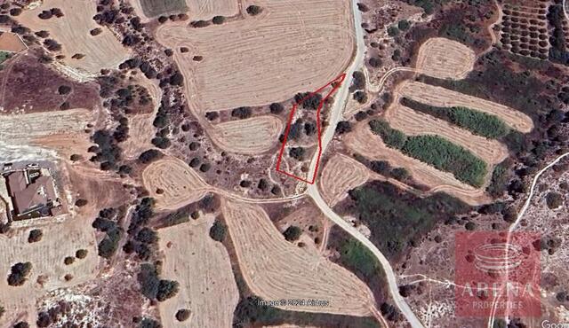 Residential Land in Tochni – photo 1