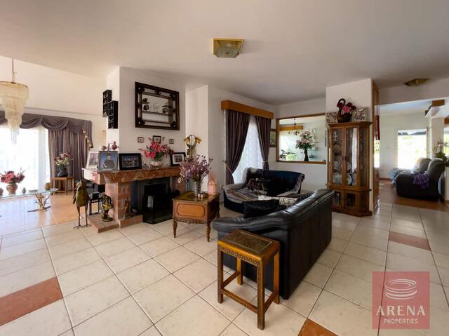Luxury 6 Bed-Villa For Sale In Ayia Napa – photo 19