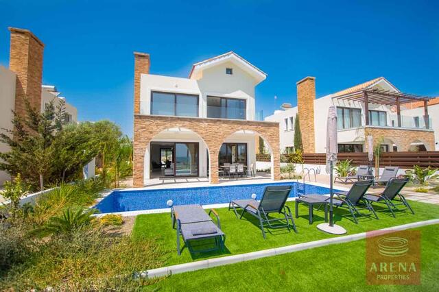Luxury 5-Bedroom Seafront Villa in Ayia Thekla – photo 2