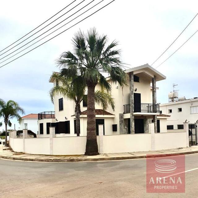 6 Bed Villa in Achna – photo 1