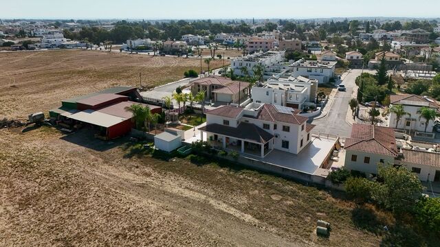 detachedHouse-10-5-bed-villa-kiti-10152.jpg