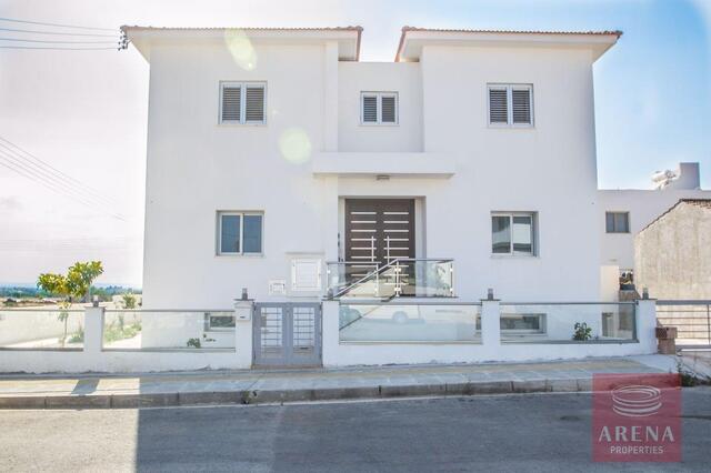 detachedHouse-1-villa-4bed-frenaros-3932.jpeg