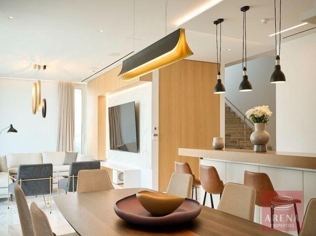 detachedHouse-69f31a1faf401-1.jpg
