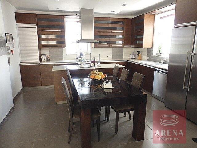 detachedHouse-3069-kitchen.jpg