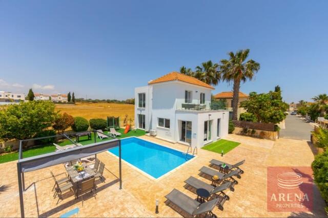 detachedHouse-1-4-BED-VILLA-AYIA-THEKLA-5190.jpg